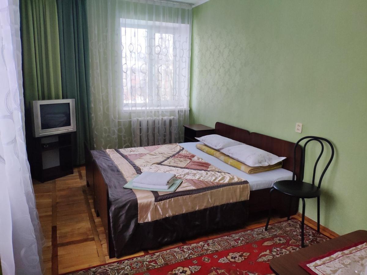 Комунальне Підприємство Готель Україна Zolochiv Bagian luar foto